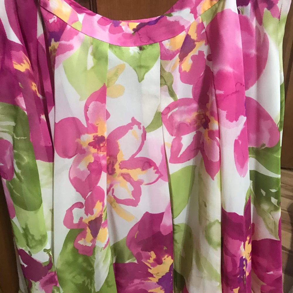 Short flowered flared skirt